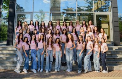 Първи стъпки към короната: Започна подготовката на кандидатките за титлата Царица Роза 2026  / Новини от Казанлък