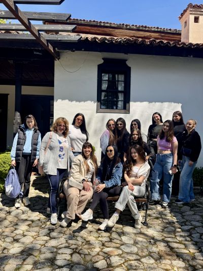 Ученици от ПХГ „Св. Св. Кирил и Методий“ учиха за Ботев и Вазов в родните им къщи