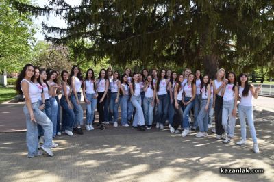 Кандидатките за „Царица Роза“ създадоха свой цветен кът в парк “Розариум“