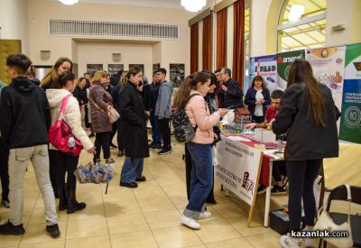 Нови хоризонти за гимназистите: ПГ „Иван Хаджиенов“ представи модерни специалности и силни партньорства