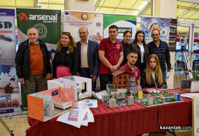 Нови хоризонти за гимназистите: ПГ „Иван Хаджиенов“ представи модерни специалности и силни партньорства