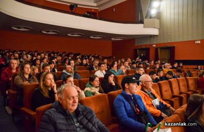 Нови хоризонти за гимназистите: ПГ „Иван Хаджиенов“ представи модерни специалности и силни партньорства