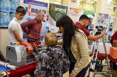 Нови хоризонти за гимназистите: ПГ „Иван Хаджиенов“ представи модерни специалности и силни партньорства