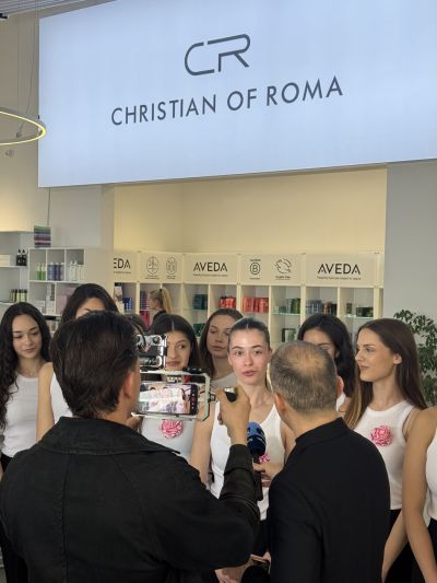 Кандидатките за короната на Царица Роза 2026 проведоха мотивационна среща с един от най-големите визионери в сферата на красотата 