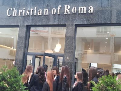 Кандидатките за короната на Царица Роза 2026 проведоха мотивационна среща с един от най-големите визионери в сферата на красотата 