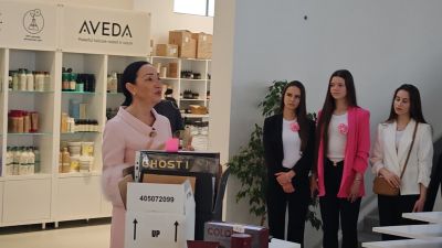 Кандидатките за короната на Царица Роза 2026 проведоха мотивационна среща с един от най-големите визионери в сферата на красотата 