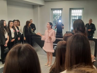 Кандидатките за короната на Царица Роза 2026 проведоха мотивационна среща с един от най-големите визионери в сферата на красотата 