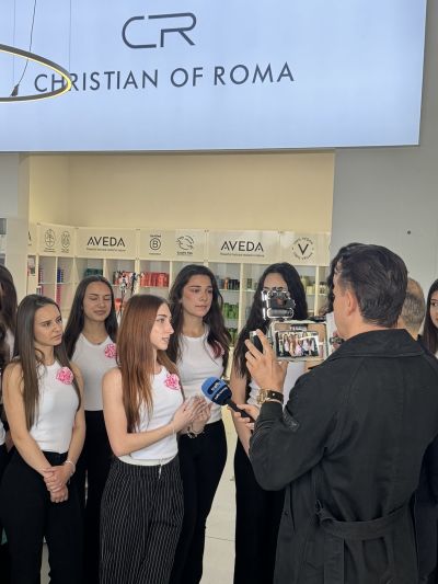 Кандидатките за короната на Царица Роза 2026 проведоха мотивационна среща с един от най-големите визионери в сферата на красотата 