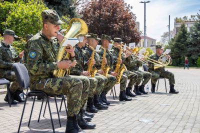 Военният духов оркестър на 61-ва Стрямска механизирана бригада с концерт в Казанлък по случай 6 май 
