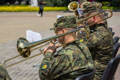 Военният духов оркестър на 61-ва Стрямска механизирана бригада с концерт в Казанлък по случай 6 май 