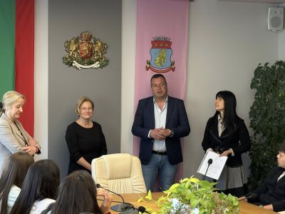 Казанлък почете паметта на Стефан Почеков с ученически конкурс 