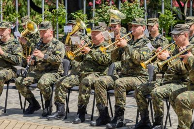 Военният духов оркестър на 61-ва Стрямска механизирана бригада с концерт в Казанлък по случай 6 май 