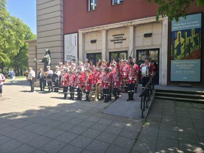 ПГ “Иван Хаджиенов“ с отлично представяне и президентско признание на първия преглед на ученическите гвардейски отряди 