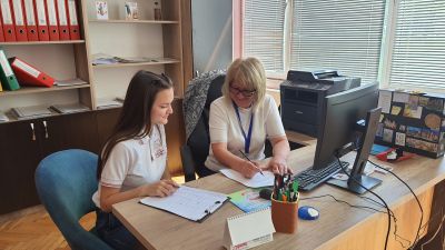 Учениците от ПГ „Иван Хаджиенов“ отново отбелязаха Деня на самоуправлението