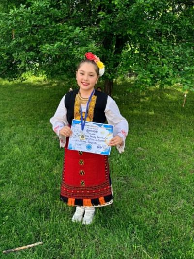 Десетки отличия за казанлъшки таланти от фолклорен конкурс в София