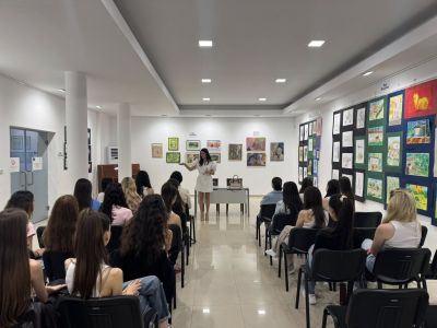Самоувереност, мотивация и комуникация: Кандидатките за короната на Царица Роза 2026 се срещнаха със сертифициран консултант по личностно развитие 