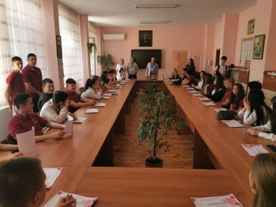 Учениците от ПГ „Иван Хаджиенов“ отново отбелязаха Деня на самоуправлението