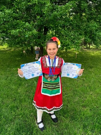 Десетки отличия за казанлъшки таланти от фолклорен конкурс в София