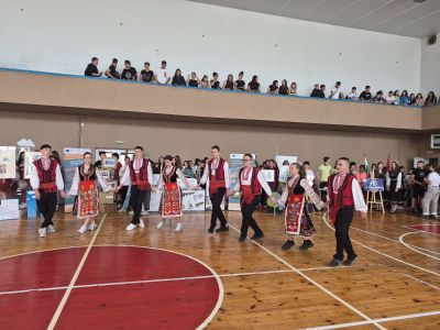 Панорама на професиите събра училищата в Казанлък 