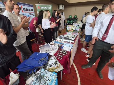 Панорама на професиите събра училищата в Казанлък 