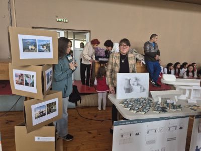 Панорама на професиите събра училищата в Казанлък 