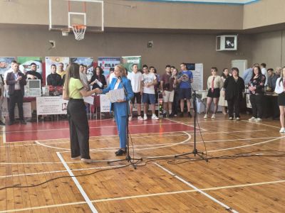 Панорама на професиите събра училищата в Казанлък 