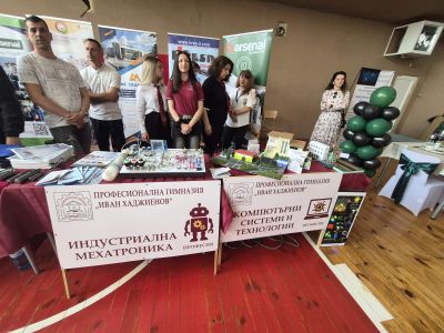 Панорама на професиите събра училищата в Казанлък 
