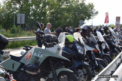 Десетки мотористи протестираха, спряха движението на пътя Казанлък-Стара Загора/ ВИДЕО