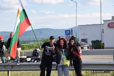 Десетки мотористи протестираха, спряха движението на пътя Казанлък-Стара Загора/ ВИДЕО