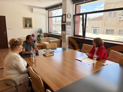 Кметът Галина Стоянова: Предложението за преместване на неделното хоро е само за Празника на розата 