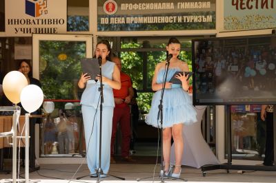 Випуск 2026 на ПГЛПТ чу последният си звънец в емоционално тържество