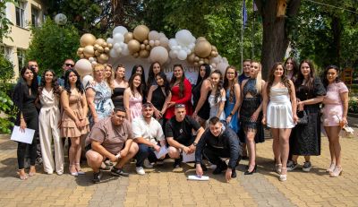 Випуск 2026 на ПГЛПТ чу последният си звънец в емоционално тържество