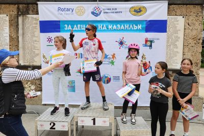 Велопразник събра над 100 деца в казанлъшкия парк “Розариум“