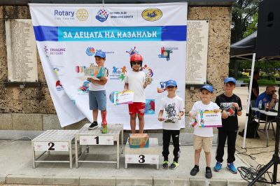 Велопразник събра над 100 деца в казанлъшкия парк “Розариум“