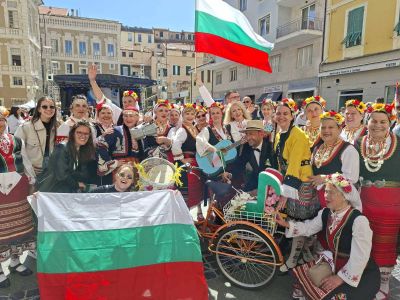 Магията на Розовата долина покори Лазурния бряг