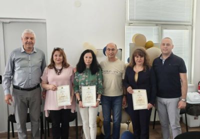 Преподавателят по български език и литература в ПГЛПТ Диана Хаджиатанасова е удостоена с отличието „Неофит Рилски“ на МОН 