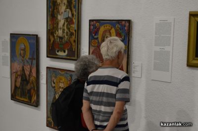 Изложби, история и изкуство привлякоха стотици с нощна разходка из музеите на Казанлък