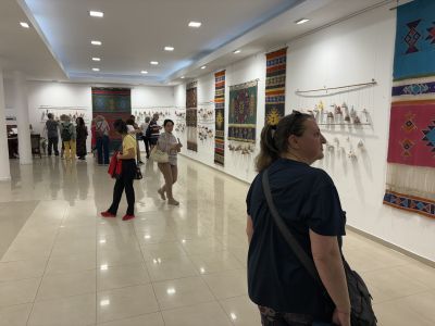 Творчество, духовност и културен обмен в изложба на Ивайла Живкова Рошак в Казанлък 