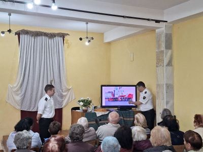 Енинци, казанлъчани, варненци и старозагорци посрещнаха к-н II ранг Радко Муевски и лейтенант Евгени Мичев