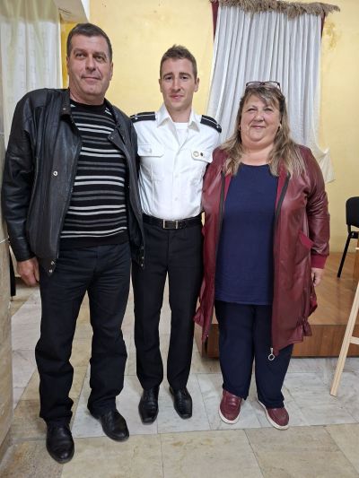 Енинци, казанлъчани, варненци и старозагорци посрещнаха к-н II ранг Радко Муевски и лейтенант Евгени Мичев