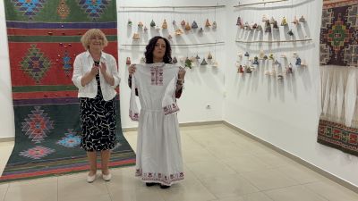 Творчество, духовност и културен обмен в изложба на Ивайла Живкова Рошак в Казанлък 