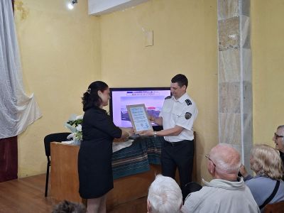 Енинци, казанлъчани, варненци и старозагорци посрещнаха к-н II ранг Радко Муевски и лейтенант Евгени Мичев