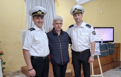 Енинци, казанлъчани, варненци и старозагорци посрещнаха к-н II ранг Радко Муевски и лейтенант Евгени Мичев / Новини от Казанлък