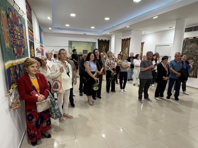 Творчество, духовност и културен обмен в изложба на Ивайла Живкова Рошак в Казанлък 