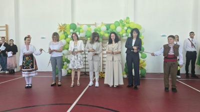 Откриването на обновената образователна и спортна среда в СУ „Христо Ботев“ даде старт на празничните дни в Павел баня / Новини от Казанлък