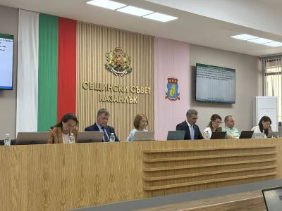 Община Казанлък инвестира над 6,2 млн. евро в енергийното обновяване на училища  / Новини от Казанлък