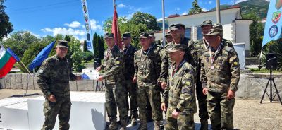 Военнослужещи от районите Карлово и Казанлък на 61 механизирана бригада мериха сили във вътрешен турнир по футбол 