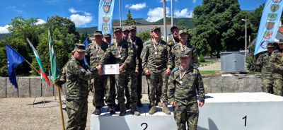 Военнослужещи от районите Карлово и Казанлък на 61 механизирана бригада мериха сили във вътрешен турнир по футбол 