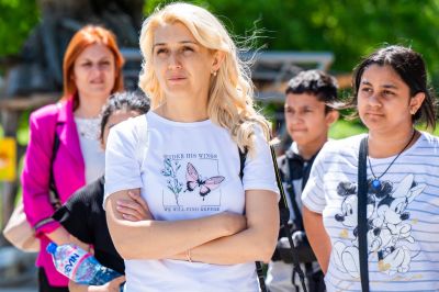 В Търничени гости от страната и чужбина се запознаха с вековните традиции на розопроизводството