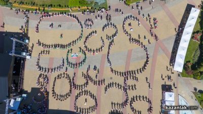 „Тъпан бие, хоро се вие“ в Казанлък 2026